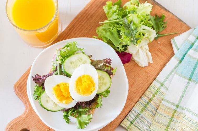 Salad dưa chuột và trứng luộc
